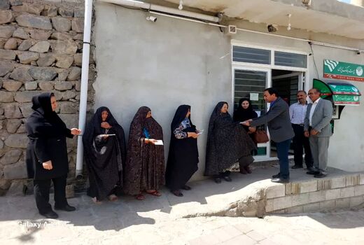 آغاز پرورش کرم ابریشم در شهرستان جلفا با توزیع 60 جعبه تخم نوغان در بین نوغانداران