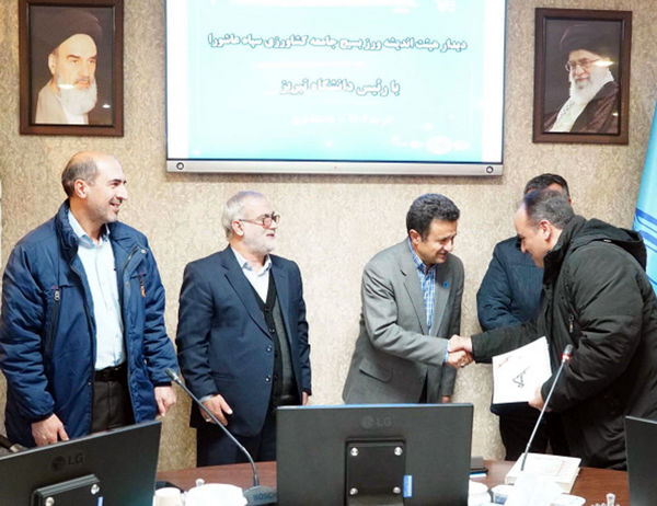 تجلیل از مدیر روابط عمومی جهاد کشاورزی در دانشگاه تبریز