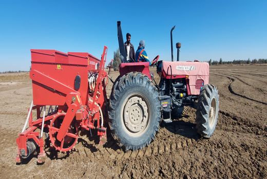 واگذاری ٣١۴ دستگاه تراکتور به کشاورزان سیستان و بلوچستان 