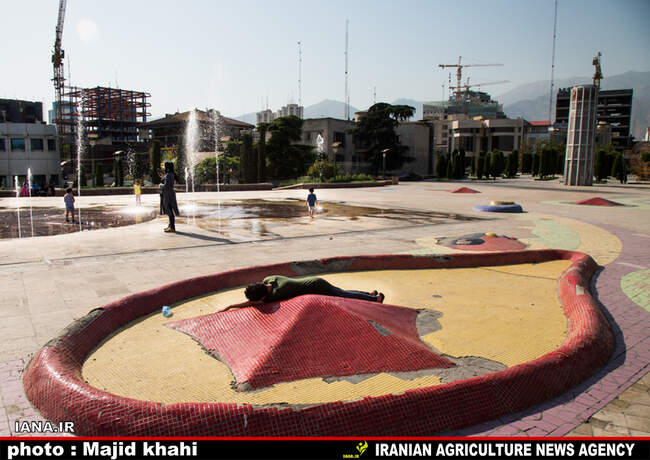 آب بازی در تابستان