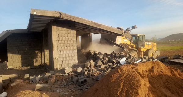 83 ساخت و ساز غیر مجاز در بیضا قلع و قمع شد 