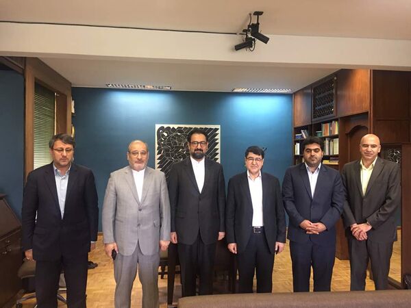تاکید بر توسعه همکاری معاونت امور هنری با منطقه آزاد قشم