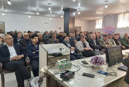 برگزاری کارگاه آموزشی گرده افشانی در باغات بادام 