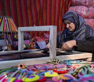 معرفی زنان توانمند روستایی باید به تقویت نقش اقتصادی آن‌ها منجر شود