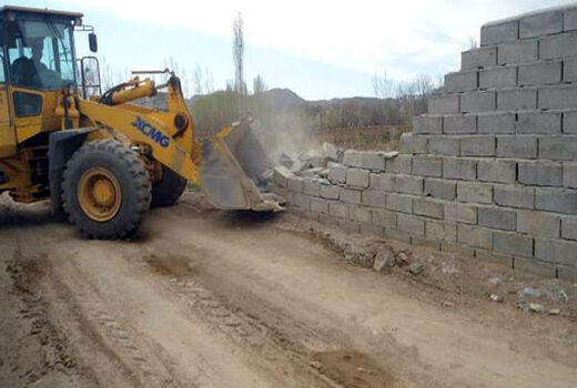 قلع وقمع 6 مورد از ساخت وسازهای غیرمجاز در اراضی روستاهای ملایوسف وکندلج شهرستان مرند