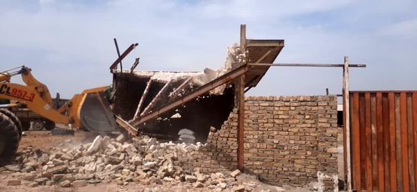 قلع و قمع ۶ بنای غیرمجاز در اراضی کشاورزی شهرستان آبیک