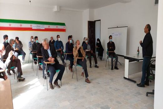 کشاورزان شهرستان البرز با اصول و روش های نوین داشت کلزا آشنا شدند