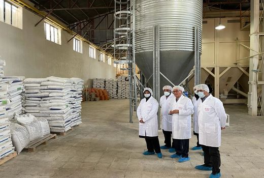 بازدید رییس سازمان جهاد کشاورزی استان قزوین از دو کارخانه تولید خوراک طیور