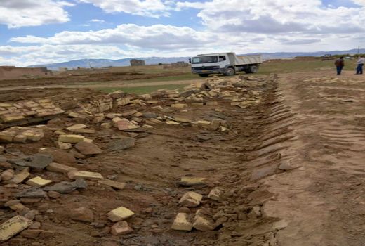 تخریب دو مورد  ساخت و ساز غیر مجاز در اراضی کشاورزی شهرستان بویین زهرا