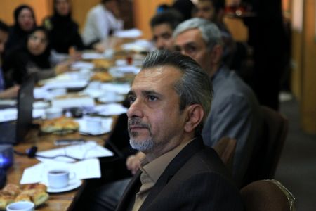 بر روند زنده‌گیری مارها نظارت می‌کنیم