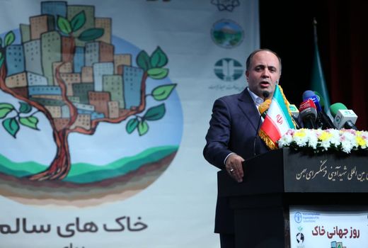 خاک سالم و زنده برای آینده کشور حیاتی است