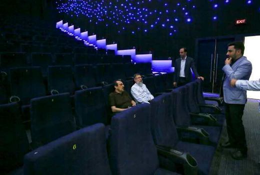 بازدید مشاور عالی سازمان سینمایی از یک پردیس سینمایی