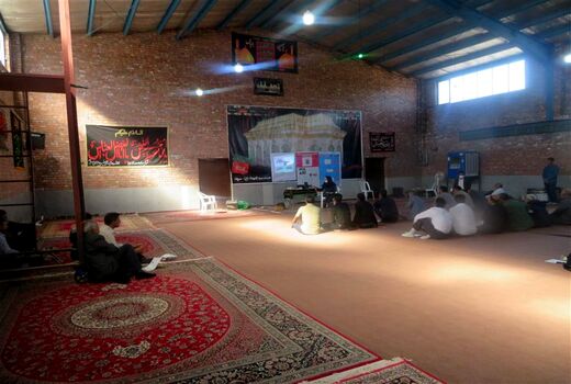 برگزاری دوره آموزشی ترویجی شناسایی و مبارزه با آفت سوسک سرخرطومی حنایی خرما در شهرستان بم