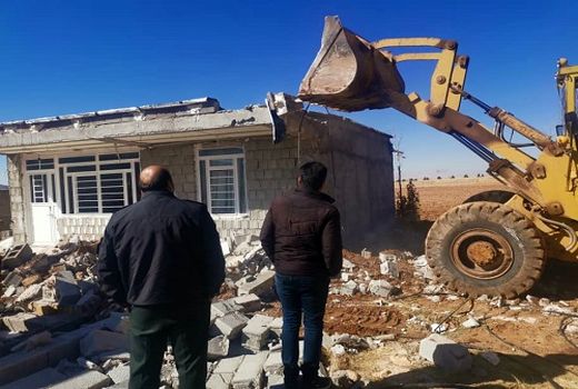 تخریب ساخت و سازهای غیر مجاز در اراضی کشاورزی سپیدان