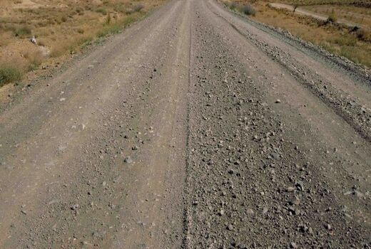 بهسازی 3300 متر جاده بین مزارع در اقلید 