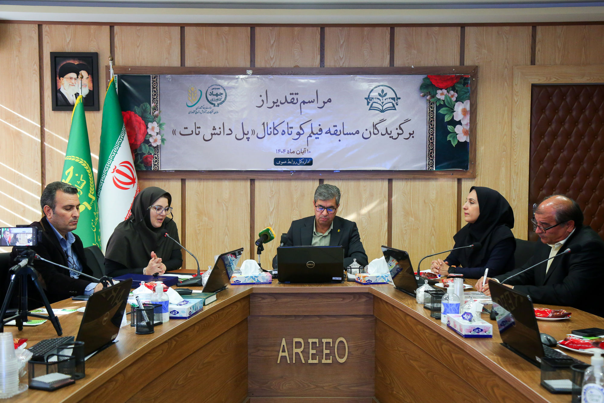  مراسم تقدیر از برگزیدگان مسابقه فیلم کوتاه کانال (پنل دانش تات) 