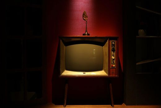 کاهش باورپذیری رسانه چالش جدی تلویزیون