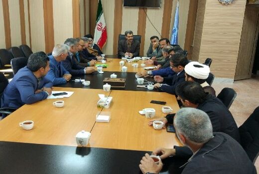 تدوین سند سازگاری با کم آبی و پیگیری همه دستگاه ها و بخش ها برای  توسعه کشت گلخانه ای