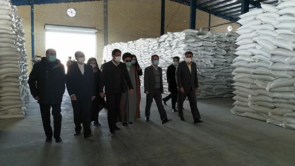 بازدید معاون هماهنگی امور اقتصادی استاندار، رییس سازمان و هیئت همراه از انبار مرکزی کود