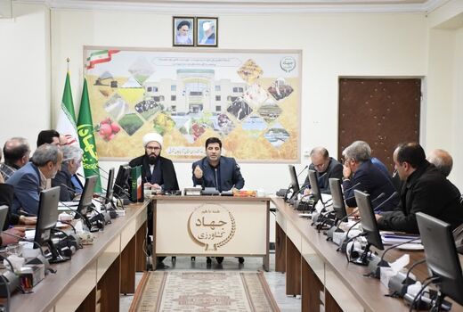 تاکید بر انتقال کشت سبزی و صیفی به محیط گلخانه ای در آذربایجان شرقی