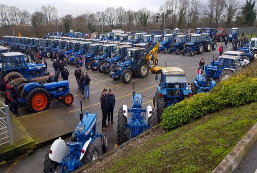 نمایشگاه تراکتورهای کمپانی فورد در ایرلند