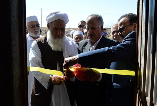 افتتاح و بهره برداری از طرح آبیاری تحت فشار در شهرستان درمیان