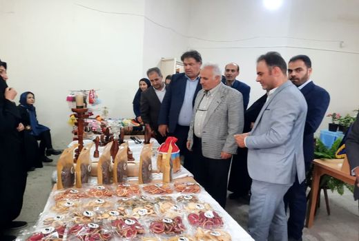 برگزاری نمایشگاه موقت مشاغل خانگی در روستای قاضی جهان شهرستان آذرشهر