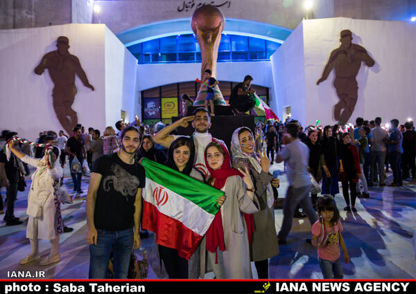 مطالبه ورود زنان به ورزشگاه‌ها توطئه دشمن است