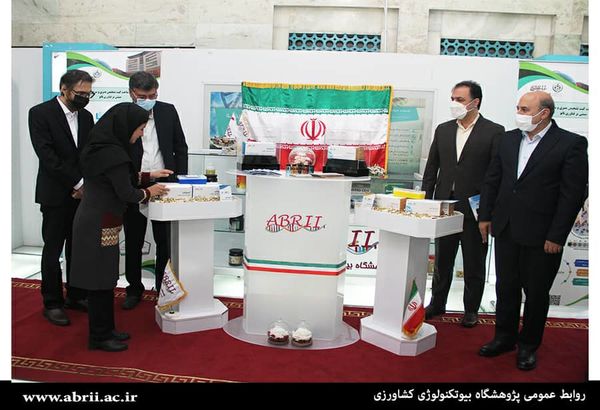 رونمایی از دو نانوکیت تشخیص آلودگی‌های نیترات، نیتریت و آمونیاک پژوهشگاه بیوتکنولوژی کشاورزی در هفته دولت