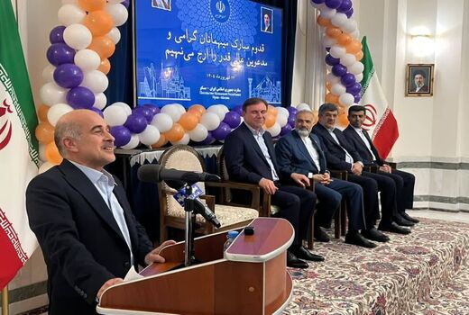 بزرگ‌ترین هیات تجاری دهه اخیر ایران راهی روسیه شد