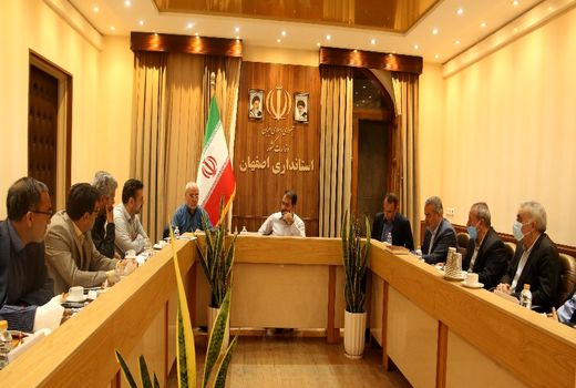 اجرای طرح‌های نوین آبیاری ، آبزی‌پروری و شیلات و شهرک گلخانه‌ای کمه سمیرم