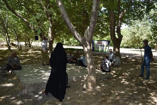 برگزاری کارگاه آموزشی مبارزه با آفات در باغات شهرستان سامان 