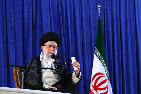 دشمن می‌داند که یکی بزند ده تا می‌خورد