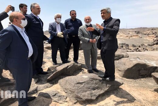 بازدید ظهر امروز آقای دکتر خاوازی وزیر جهاد کشاورزی وهمراهان از نیزار های دریاچه هامون  و کوه خواجه در شهرستان هامون استان سیستان و بلوچستان