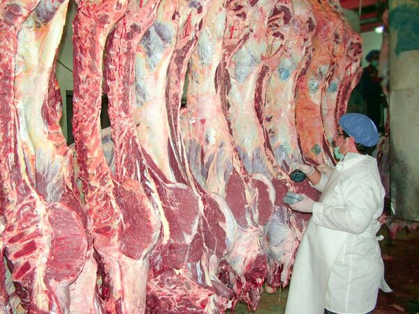 بیش از ۸ هزار عملیات نظارت بهداشتی بر روند تولید و توزیع فرآورده های خام دامی
