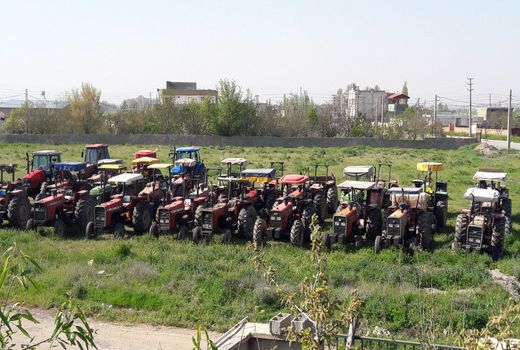 350 پرونده شماره‌گذاری برای ماشین‌های خودگردان کشاورزی در آبیک تشکیل شد