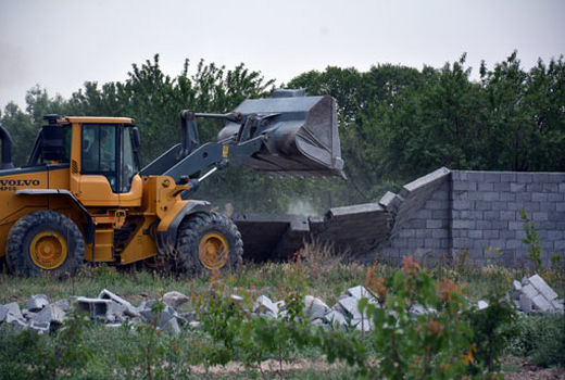 اجرای حکم 22 مورد قلع و قمع بنا و دیوارکشی مستحدثات غیر مجاز در اراضی کشاورزی شهرستان تبریز