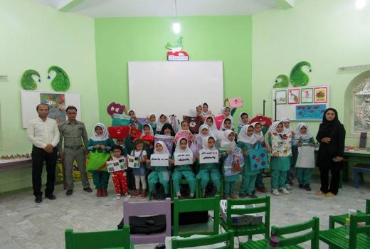 دانش‌آموزان  کیسه پارچه‌ای دوختند