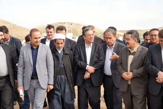 بازدید استاندار آذربایجان غربی از پروژه ۷۵۰ هزار قطعه مرغداری اروم گوهردانه در بوکان
