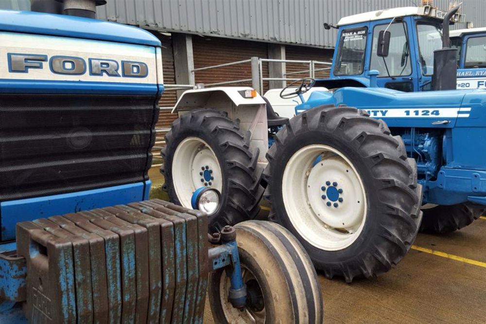 نمایشگاه تراکتورهای کمپانی فورد در ایرلند