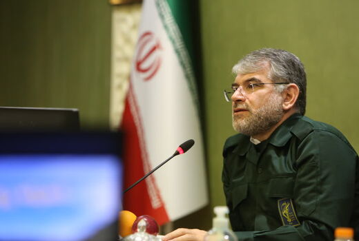 حضور وزیر  و مدیران وزارت جهاد کشاورزی با لباس سپاه در جلسه شورای معاونین