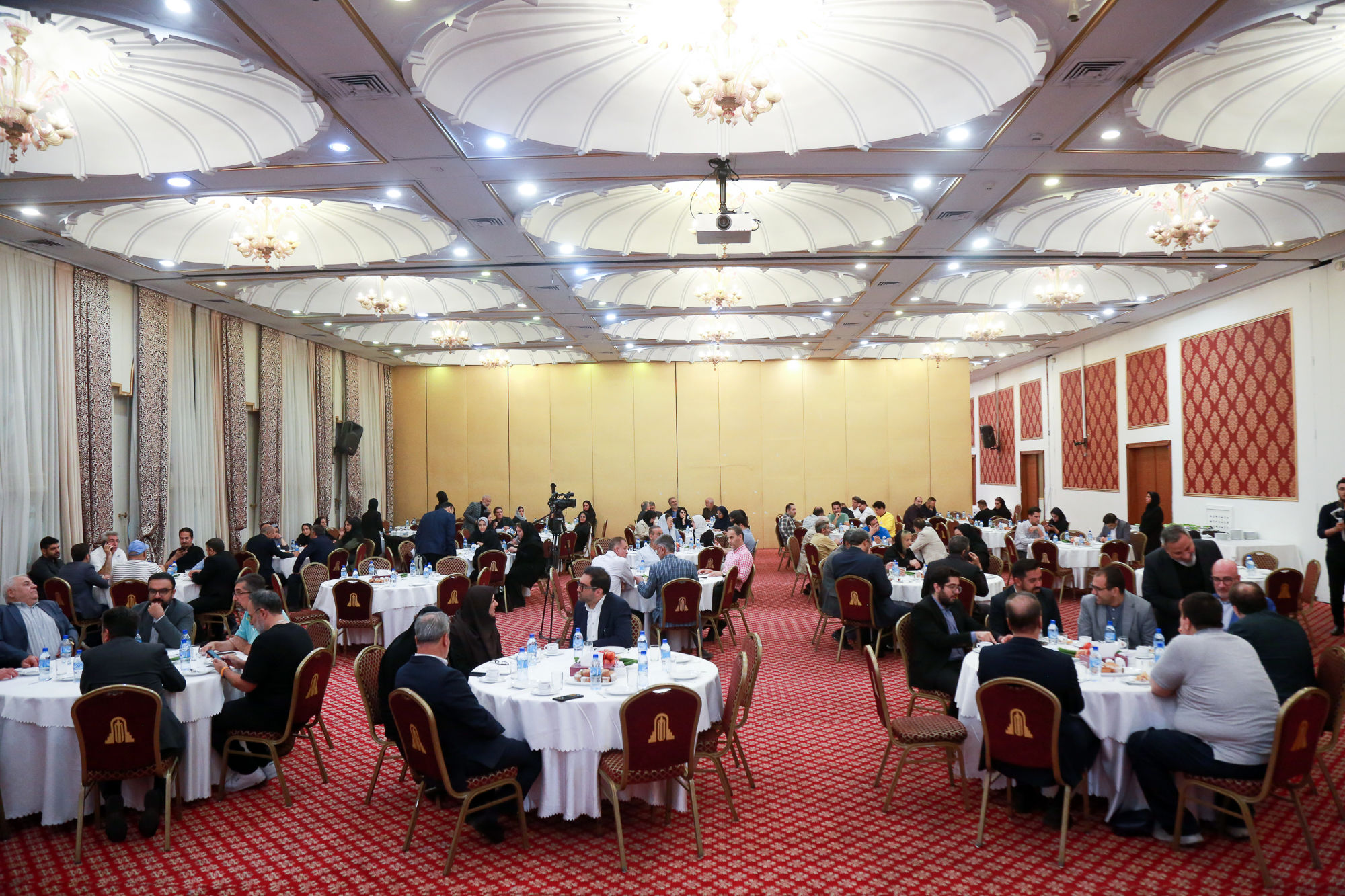  نشست صمیمی خبرنگاران و اصحاب رسانه با وزیر جهاد کشاورزی  