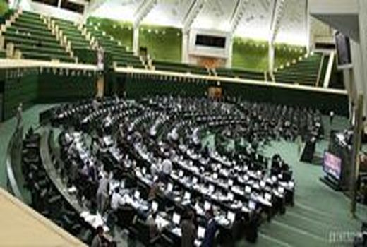 آتش‌زدن کاغذ برجام در صحن علنی مجلس