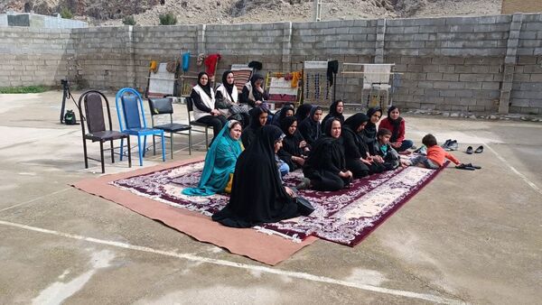 برگزاری دوره صنایع دستی ویژه زنان روستایی و عشایری در شهرستان ایذه