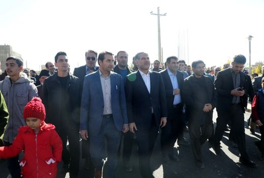 حضور وزیر جهاد کشاورزی در راهپیمایی ۱۳ آبان