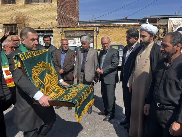 تجلیل از خانواده دامدار شهید در خسروشاه با حضور کاروان زیر سایه خورشید