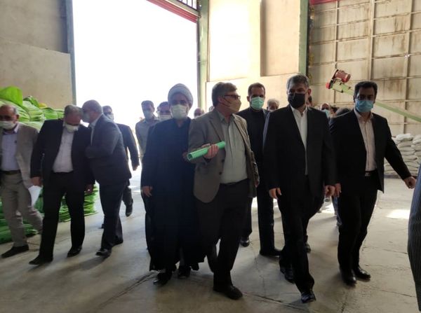 وزیر جهادکشاورزی از کار خانه خوراک دام و طیور چرداول بازدید کرد