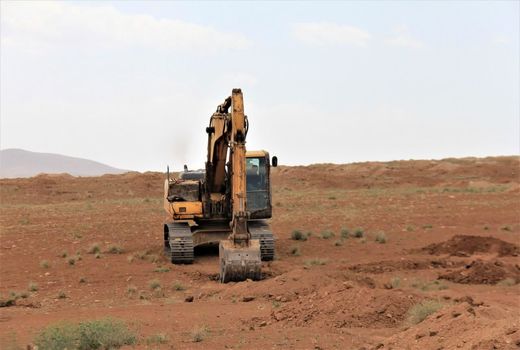 آغاز عملیات گود برداری در ۳۰ هکتار از اراضی شیب دار روستای قلعه تک