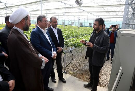 بازدید استاندار آذربایجان‌غربی از گلخانه هیدروپونیک امامزاده غریب حسن ارومیه
