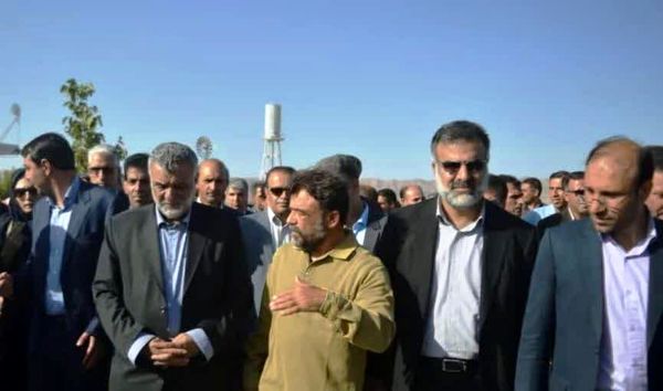 بازدید وزیر جهاد کشاورزی از واحد پرورش شترمرغ و  استخر ذخیره آب کشاورزی در شهرستان آباده